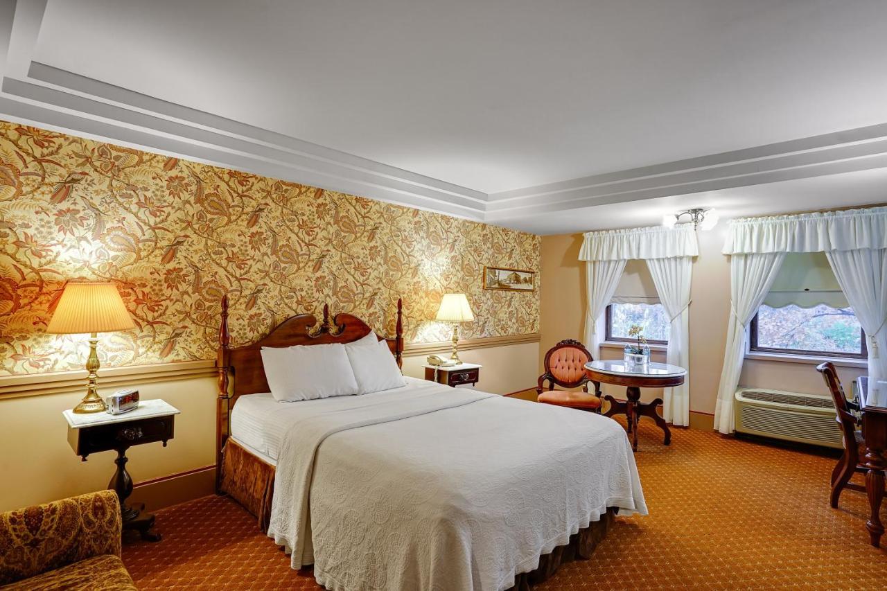 The Clarkson Inn Potsdam Bagian luar foto