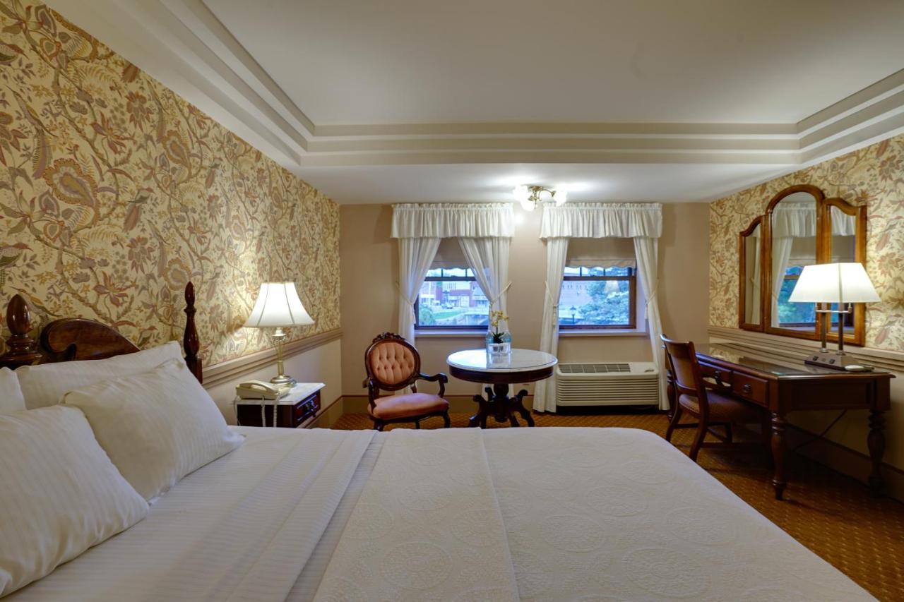 The Clarkson Inn Potsdam Bagian luar foto