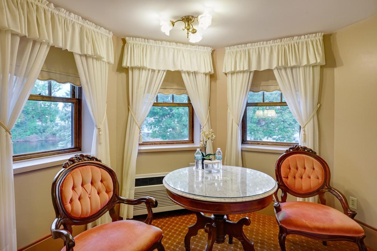 The Clarkson Inn Potsdam Bagian luar foto