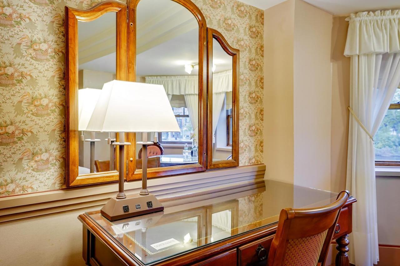 The Clarkson Inn Potsdam Bagian luar foto
